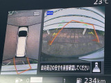 【アラウンドビューモニター】専用のカメラにより、上から見下ろしたような視点で360度クルマの周囲を確認することができます☆死角部分も確認しやすく、狭い場所での切り返しや駐車もスムーズに行えます。