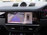 サラウンドビュー付きパーキングアシストシステムを標準装備。サラウンドビューは、駐車時や狭い路地から出る際などに運転操作をアシストしてくれます。