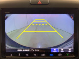 リアカメラ付で、後方をナビ画面で確認。車庫入れも安心です。もちろん、バックギアと連動しています。