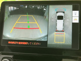 後方からの安全確認をサポートするモニター。駐車時の取り回しをスムーズにし、安全性を高めます。