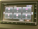 CD、ラジオ、USBなど、多彩なメディアに対応。お好みの音楽で快適なドライブをお楽しみいただけます。快適なカーライフを演出します。