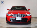 BMW代表的な特徴のキドニーグリル。BMWのすべてのモデルに採用され、BMWらしさを強調しております。