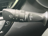 雨天時でもクリアな視界を確保できるワイパーレバー。操作も簡単で、安全運転をサポートします。悪天候時でも安心して運転できます。