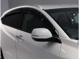 ドアの施錠・解錠に連動してドアミラーを自動で格納・展開。停車時もコンパクトに!