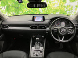 運転席からの視界は広く、運転操作もスムーズ。必要な情報を的確に捉え、安全な運転をサポートします。快適なドライビングを。