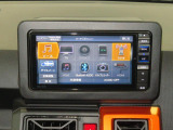 7型ナビゲーション付きです。バックカメラも付いて車庫入れ・駐車も安心です。Bluetooth対応機器を登録して快適な室内空間を実現できます。