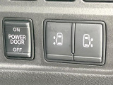 【両側パワースライドドア】スマートキーや運転席のスイッチで後席両側スライドドアの開閉が可能♪電動だから力を入れてドアを開ける必要が無く、小さなお子様でも簡単に開け閉めでき快適です♪