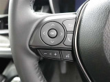 ステアリングスイッチ付き。手を離さずにさまざまな操作が可能です。