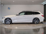 【拘りのFR】BMWが多く採用するFR車。ダイレクトでスポーティな加速感・シャープなハンドリングを実現。縦置きエンジンレイアウトにより、フラットで上質な乗り味です。