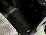 嬉しい純正フロアマット付き♪ 状態も良好です(^^♪