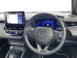 運転席まわりです。 各操作スイッチは使いやすい位置に配置されてます。