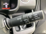 操作しやすいウインカーレバーで、スムーズな車線変更をサポート。確実な操作感で、安全運転に貢献します。洗練されたデザインで、運転の楽しさを高めます。使いやすさを追求した設計です。