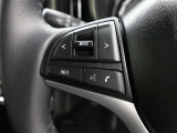 ステアリングスイッチ付き。手を離さずにさまざまな操作が可能です。