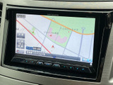 目的地設定も簡単に行える高機能ナビゲーションシステム。スムーズな道案内で、快適なドライブをサポートします。詳しい地図表示で安心です。