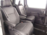 ゆとりある広々とした車内空間は、ドライブを始め買い物やレジャーなど、幅広く活躍します。一人でもみんなとでもお出かけを楽しみましょう!