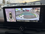 アラウンドビュ-モニタ-搭載! 前後左右のカメラで真上から車を見たように確認が出来る日産自慢の装備です。車周辺の安全確認や障害物も確認が出来るので、駐車のしやすさだけでなく接触事故防止にも役立ちます