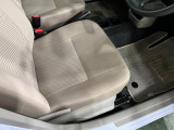 痛みの出やすい運転席シートの角、フロアマット、座面、ともに良好です