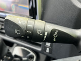 雨天時でもクリアな視界を確保できるワイパーレバー。運転状況に合わせて最適な拭き取り設定が可能です。