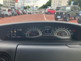 視認性の高いメーター類が、運転に必要な情報を的確に伝えます。運転に集中できる、シンプルで機能的なデザインです。