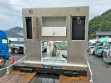 プロテクターにレバーブロック掛け付きの物入れが付いています。