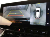 パノラミックビューモニター付きです。車両を上から見たような映像をディスプレイオーディオ画面に表示。運転席からの目視だけでは見にくい、車両周辺の状況をリアルタイムでしっかり確認できます。