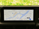 ディスプレイオーディオを搭載し、運転に必要な情報やエンターテインメント機能が充実しています。快適なドライブをサポートします。