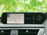 洗練されたデザインのナビ・オーディオシステムです。運転に必要な情報を分かりやすく表示し、快適なドライブをサポートします。操作性にも配慮した使いやすさが特徴です。