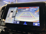 【バックカメラ】運転席から画面上で安全確認ができます。駐車が苦手な方にもオススメな便利機能です。