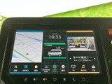 大画面ディスプレイには、ナビに加え、ラジオやTV、スマホ連携機能も搭載。快適なドライブをサポートします。