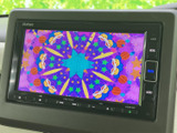 停車中には、TVやDVDなどの映像を楽しめます。長距離移動のお供に最適。家族や友人と楽しい時間を過ごせる空間を演出します。
