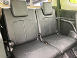 3列目シートも十分にスペースを確保。大人数でも快適に乗車できます。様々なシーンで活躍する、使い勝手の良い空間です。