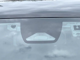 【ホンダセンシング】走行中に前方の車両等を認識し、衝突しそうな時は警報とブレーキで衝突回避と被害軽減をアシスト。より安全にドライブをお楽しみいただけます。