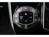 運転席と助手席、それぞれ温度調節ができ、オールシーズン快適なオートエアコンとなっております!