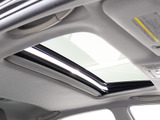 人気装備のサンルーフが付いています!上下チルトに前後スライド機能が付いていますので、様々なドライブシーンで活躍してくれます!!開放感ある車内空間は気持ちがいいですよ!是非体感してみて下さい!