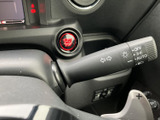 操作しやすいウインカーレバーで、安全な車線変更をサポート。直感的な操作感で、スムーズな運転をアシストします。