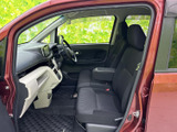 運転席からの眺めは、開放感があり気持ちが良いです。操作系は全て手の届く範囲に配置されており、運転に集中できます。