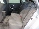 後席も十分な広さがございます。