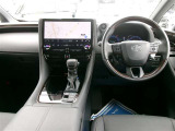 アルファードの運転席まわりです。