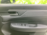 操作しやすいウインカーレバーは、安全な車線変更をサポート。直感的に操作でき、運転に集中できます。