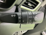 操作しやすい位置に配置されたウインカーレバー。スムーズな操作で、安全な車線変更をサポートします。