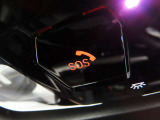 SOSコール/エアバックが展開するような深刻な事故において、自動でSOSコールを発信します。車内で急病人が出るような緊急時は、手動で発信可能です。