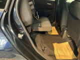 シートをはね上げれば、高さのある荷物も積めます。