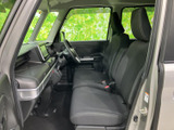 運転に必要な情報が視認しやすい配置。操作性にも優れ、快適なドライブをサポートします。