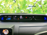視認性の高いメーター類で、運転状況をしっかり把握できます。運転に集中できる、シンプルで機能的なデザインが魅力です。