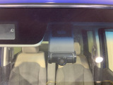 【ホンダセンシング】 「ミリ波レーダー」と「単眼カメラ」の異なる特性を持つ2つのセンサーなどにより、安心・快適な運転を支援します。ドライブレコーダー付きで、万が一の場合でも安心です。
