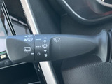 雨天時でもクリアな視界を確保するワイパーレバーです。操作も簡単で、雨の日の運転をサポートします。フロントガラスの清潔さを保てます。