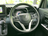 握りやすい形状のステアリングで、運転操作を快適にサポート。スムーズなハンドリングを実現し、運転の楽しさを向上させます。