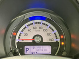 視認性の高いメーターパネルで、運転状況を的確に把握できます。速度や回転数、燃料残量などを一目で確認できます。安全運転に役立ちます。