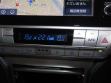 左右独立温度コントロールフルオートエアコンです。運転席、助手席それぞれで独立して温度設定ができます。冷え性の方が乗っても安心ですね♪