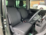 見通しのよいすっきりとした視界で、誰でも運転しやすいです。運転のしやすさは疲れにくさにも繋がりますよ♪